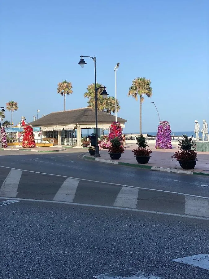公寓 埃斯特波纳Ikram Front Beach Alboran, Casco Antiguo公寓 西班牙